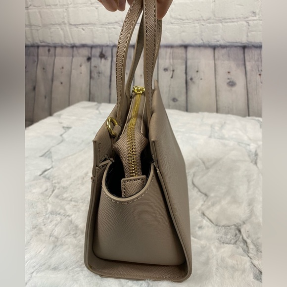 Small Steve Madden hand purse. Tan, taupe color. - Picture 9 of 9